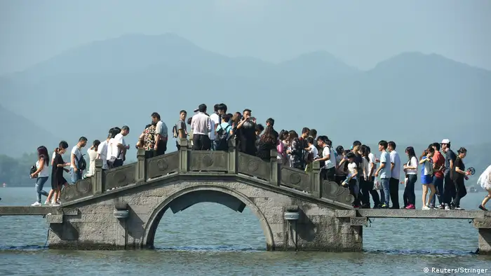 China Hangzhou - Touristen zur Golden Week