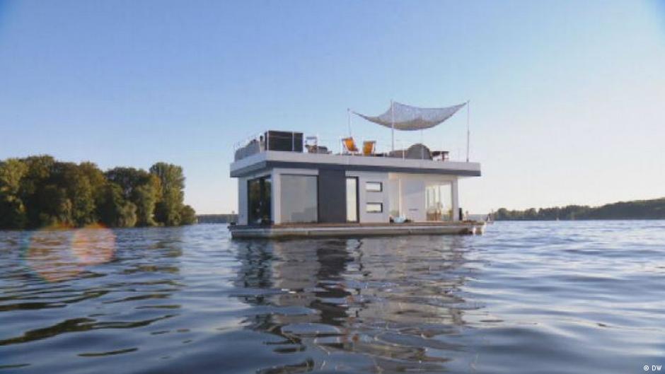 Waterfront luxury a houseboat in Berlin DW 10/07/2016