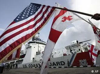 美军军舰满载援助物资停靠格鲁吉亚黑海港口