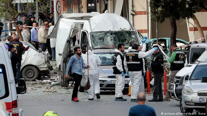 Türkei Istanbul Explosion im Stadtteil Yenibosna (picture-alliance/dpa/S. Suna)