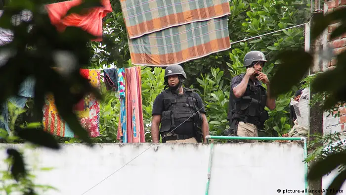 Bangladesh Extremisten werden von Sicherheitskräfte getötet (picture-alliance/AP Photo)