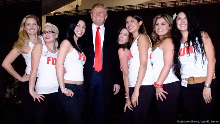 USA 2007 Donald Trump & Fun Girls (picture-alliance/dpa/K. Lemm)