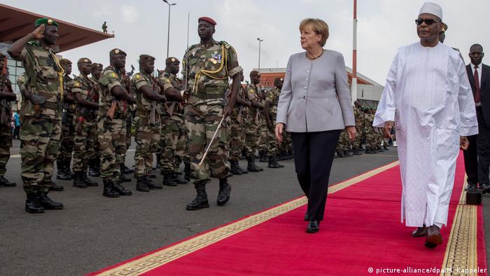 Kanzlerin Merkel in Afrika Mali