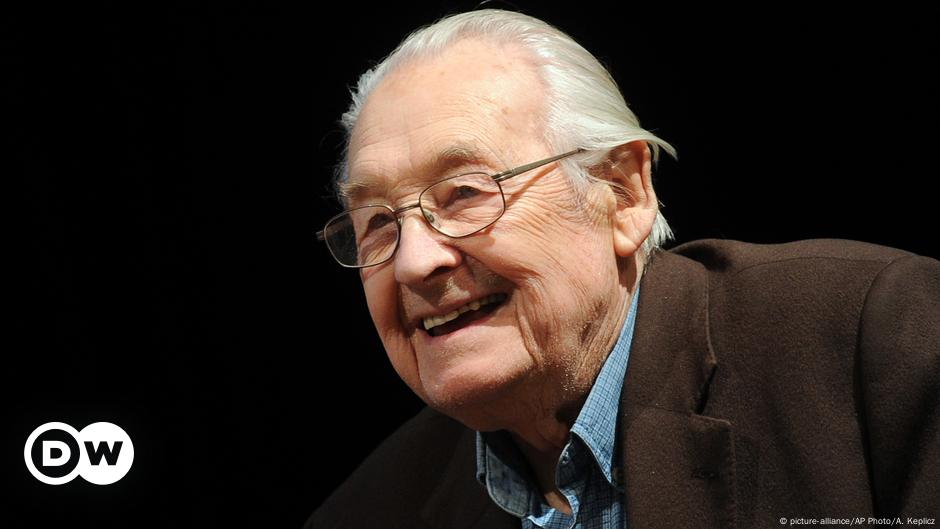 Oscar-winning Polish film director Andrzej Wajda dies – DW – 10/10/2016