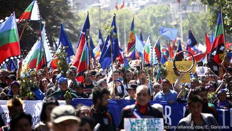 Chile Mapuche Widerstand in Santiago (picture-alliance/dpa/E. Gonzales)