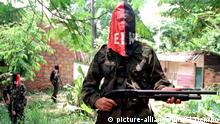 epa03569821 A handout picture provided by Colombian newspaper El Tiempo shows rebels from guerrilla of National Liberation Army (ELN as in Spanish) in an unidentified site in Colombia, on 29 July 1998. In a statement 05 February 2013, the National Liberation Army said they caught Breur Uwe and Breuer Guenther Otto in the troubled region of Catatumbo, department of Norte de Santander, Colombia, in the border with Venezuela, whom the rebels described as 'intelligence agents'. Both Germans are retired and entered Colombia with tourist visas, according to the German Embassy in Bogota and the Migration Department of the South American country. EPA/EL TIEMPO / HANDOUT HANDOUT EDITORIAL USE ONLY/NO SALES +++(c) dpa - Bildfunk+++ |