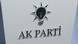 Beyaz zemin üstüne siyah harflerle Adalet ve Kalkınma Partisi logosu Beyaz zemin üstüne siyah harflerle Adalet ve Kalkınma Partisi logosu