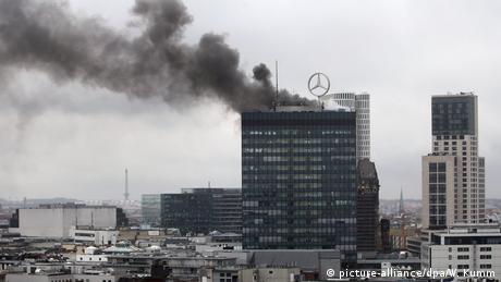 Flammen im Europa-Center in Berlin (picture-alliance/dpa/W. Kumm)