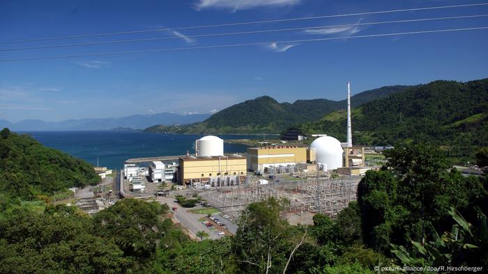 Бразилия также использует ядерную энергетику для энергоснабжения: здесь реакторы Angra 1 и 2 в штате Рио-де-Жанейро.