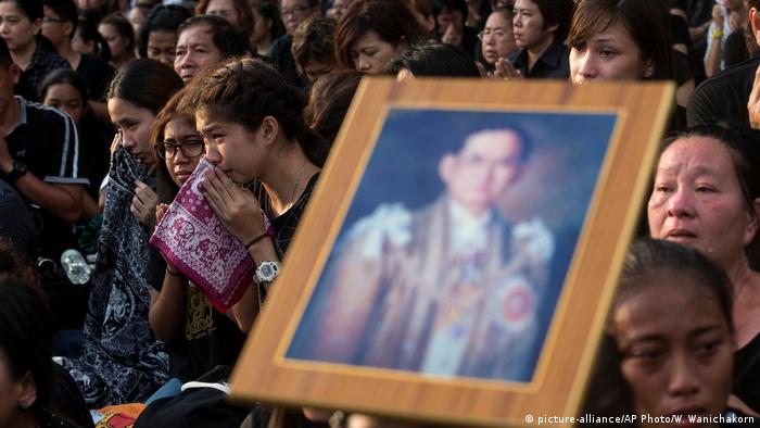 Thailand Bangkok - Beisetzung von König Bhumibol Adulyadej (picture-alliance/AP Photo/W. Wanichakorn)