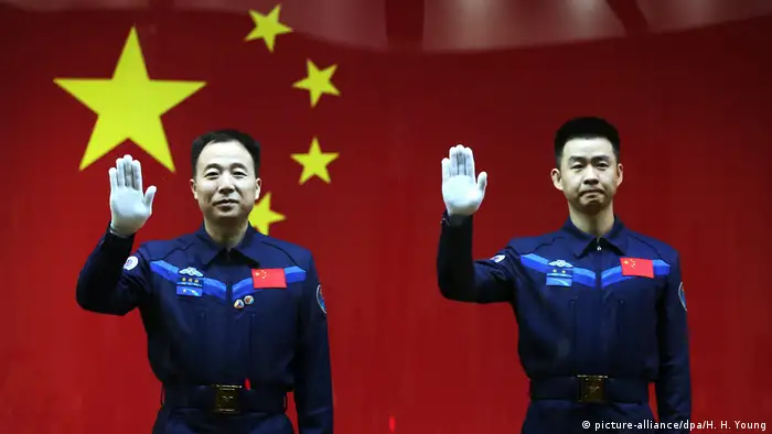 China Vorbereitung zum Start Shenzhou-11 Jin Haipeng und Chen Dong
