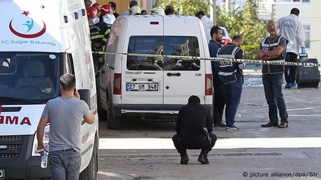 Türkei IS-Selbstmordanschlag während Razzia in Gaziantep (picture alliance/dpa/Str)