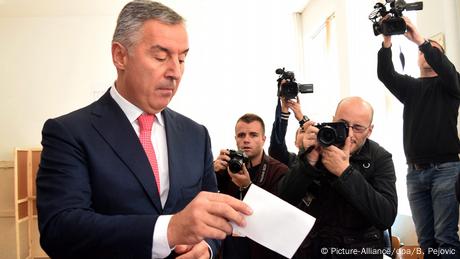 Montenegro Parlamentswahlen Milo Djukanovic (Picture-Alliance/dpa/B. Pejovic)