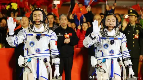 China Shenzhou 11 Astronaute (Picture-Alliance/dpa/H. H. Young)