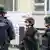 Polizisten in Sachsen (Foto: picture-alliance/dpa/S. Willnow)
