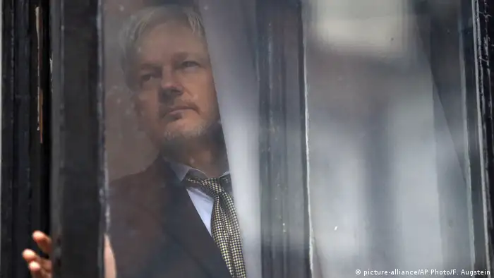 Großbritannien Wikileaks Assange (picture alliance/AP Photo/F. Augstein)
