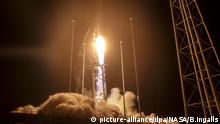 epa05589708 A handout picture made available by NASA shows the Orbital ATK Antares rocket, with the Cygnus spacecraft onboard, launching from Pad-0A, at NASA's Wallops Flight Facility in Virginia, USA, 17 October 2016. Orbital ATK's sixth contracted cargo resupply mission with NASA to the International Space Station (ISS) is delivering over 5,100 pounds of science and research, crew supplies and vehicle hardware to the orbital laboratory and its crew. EPA/NASA/BILL INGALLS -- MANDATORY CREDIT: (NASA/Bill Ingalls) -- HANDOUT EDITORIAL USE ONLY +++(c) dpa - Bildfunk+++