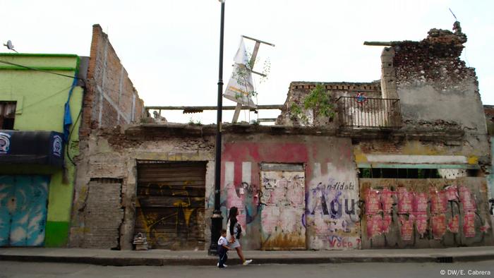 La Ciudad de México tiene actualmente una baja capacidad de adaptación y no ha logrado reinventarse, como algunas ciudades de norteamérica y de Europa. Falta inversión en infraestructura, y no ayuda que el gobierno Federal restrinja recursos a la gran metrópoli de cara a otros costosos proyectos de obras públicas en puerta.