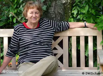 英格丽特·诺尔在花园里接受德国之声记者的采访