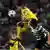 Borussia Dortmunds Christian Pulisic (l.) im Zweikampf Sporting Lissabons Ezequiel Schelotto (r.) (Foto: Reuters/P. Nunes)