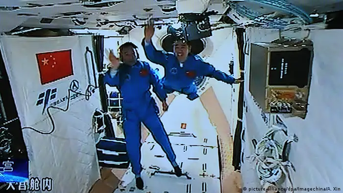 China Astronauten an Bord des Raumschiffs Shenzhou XI