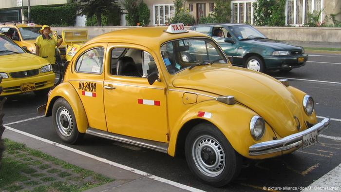 Peru | Taxi in Lima (picture-alliance/dpa/J. Darmstädter)