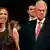 USA | 3. Präsidentschaftsdebatte in Las Vegas Ankunft Bill und Chelsea Clinton im Studio