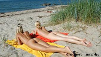 Djevojske na nudističkoj plaži