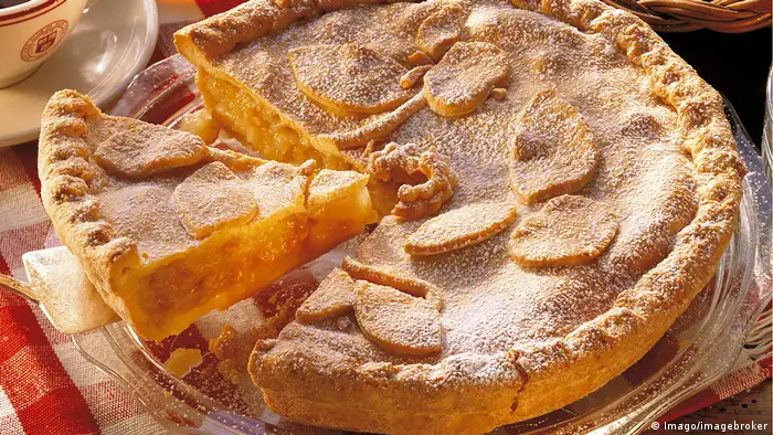 Apfelkuchen gedeckt Pie (Imago/imagebroker)
