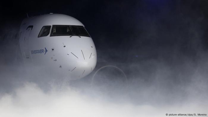 La empresa aeronáutica brasileña Embraer paga multa de 107 millones de dólares a las autoridades estadounidenses para que que retiren acusación de prácticas corruptas. 24.10.2016