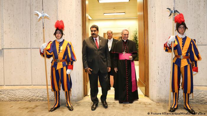 El papa Francisco y el presidente de Venezuela, Nicolás Maduro, conversaron en privado en el Vaticano, con el trasfondo de la preocupante situación de crisis política, social y económica que el país está atravesando.24.10.2016