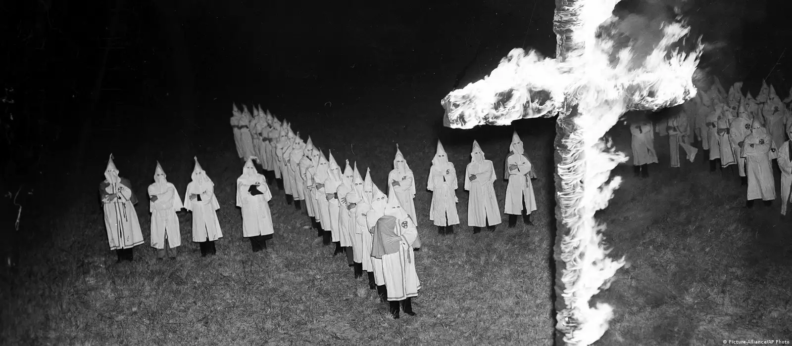 Report: Four active KKK groups in Germany – DW – 10/25/2016