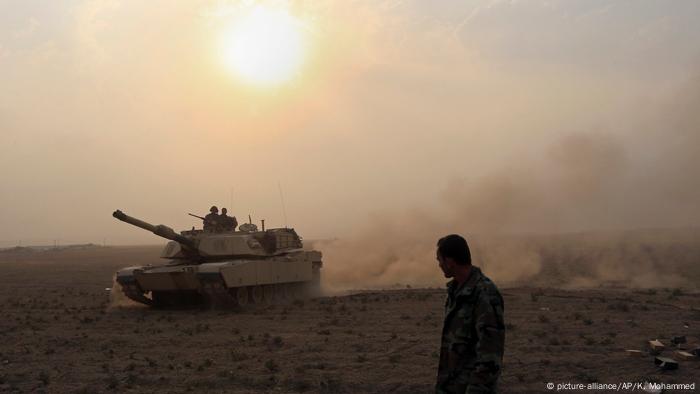 Irak - Angriffsvorbereitungen in Mossul (picture-alliance/AP/K. Mohammed)