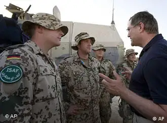 德国国防部长荣9月2日探望驻阿富汗的德国士兵