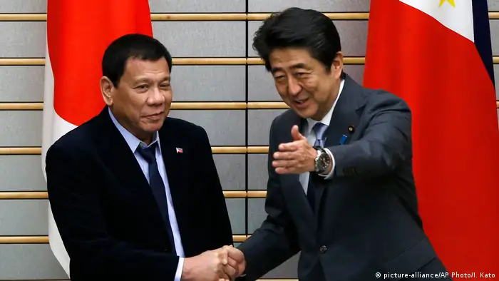 Shinzo Abe und Rodrigo Duterte
