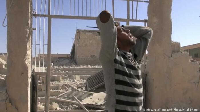 الصورة: إحدى المدارس التي استهدفها الطيران السوري والروسي في إدلب