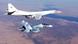 Russian Air Force Sukhoi SU-30SM Kampfjet escortiert Tupolev Tu-160 über Syrien Russian Air Force Sukhoi SU-30SM Kampfjet escortiert Tupolev Tu-160 über Syrien
