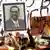 Placa com imagem de Agostinho Neto, o primeiro presidente angolano; alegado golpe de Estado contra ele resultou em repressão com milhares de vítimas fatais