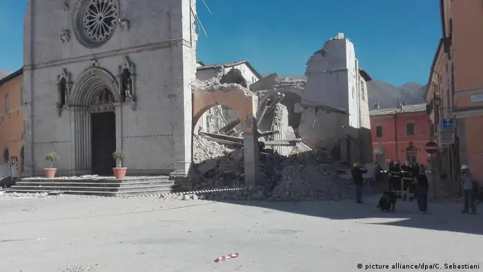 Erneut Schweres Edbeben in Mittelitalien (picture alliance/dpa/C. Sebastiani)