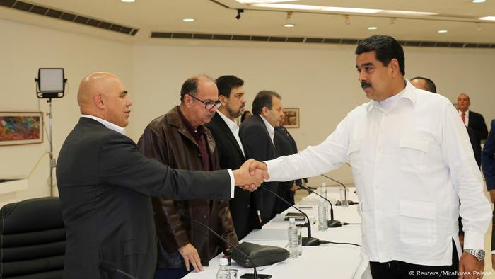 Venezuela Sitzung Regierung-Opposition in Caracas Nicolas Maduro Jesus Torrealba
Venezuela Sitzung Regierung-Opposition in Caracas Nicolas Maduro Jesus Torrealba
Venezuela Sitzung Regierung-Opposition in Caracas Nicolas Maduro Jesus Torrealba (Reuters/Miraflores Palace)
