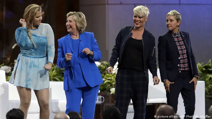USA Hillary Rodham Clinton, Ellen DeGeneres, Amy Schumer, Pink (picture-alliance/AP Photo/M. Altaffer)