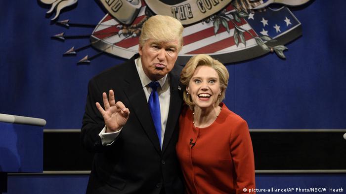 Saturday Night Live: Alec Baldwin as Donald Trump and Kate McKinnon as Hillary Clinton (picture-alliance/AP Photo/NBC/W. Heath)