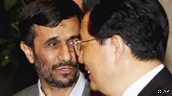 Iran Mahmoud Ahmadinedschad bei China Präsident Hu Jintao in Beijing Paralympics