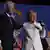 Билл и Хиллари Клинтон во время выступления в Лас-Вегасе