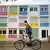 Berlin Flüchtlingsunterkunft Junge Fahrrad