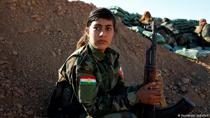 Irak Region Mossul iranisch-kurdische Kämpferinnen (Reuters/A. Jadallah)
