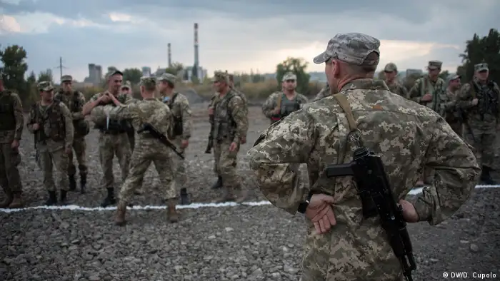 Ukraine Konflikt Zivilisten an der Frontlinie (DW/D. Cupolo)