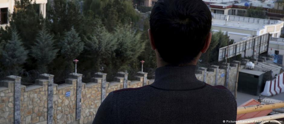 Comunidade LGBTQ no Afeganistão sempre viveu na clandestinidade, mas teme que a repressão possa piorar muito