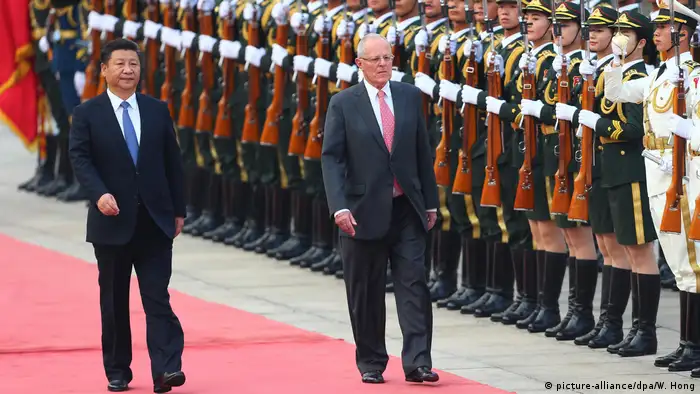 China Präsident Xi Jinping und peruanischer Präsident Pedro Pablo Kuczynski