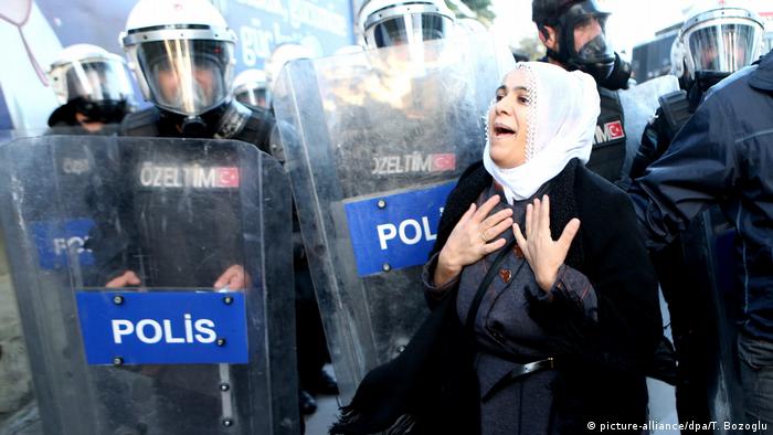 Türkei Istanbul Demonstration von Kurden von Polizei aufgelöst